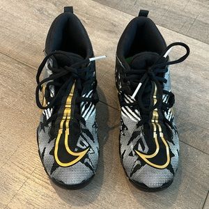 NIKE Football Cleats - Boys 3.5
